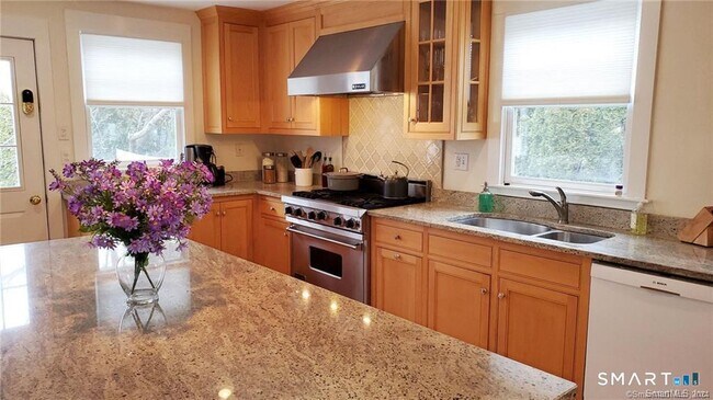 Foto del edificio - 12 Flower Ave