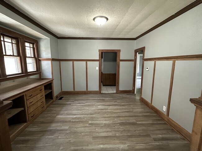 Building Photo - 2418 N Peoria Ave