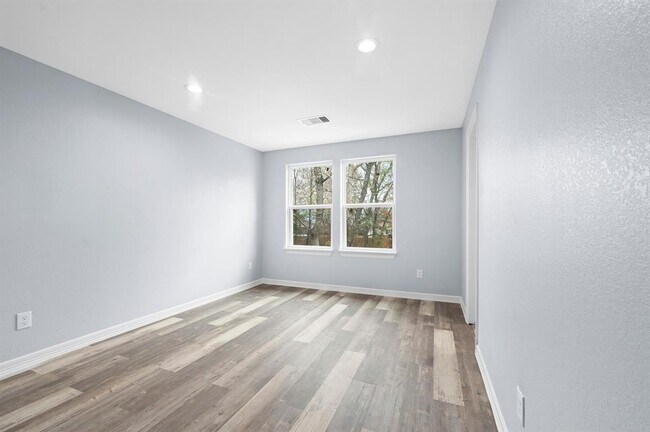 Building Photo - 6710 Haight St