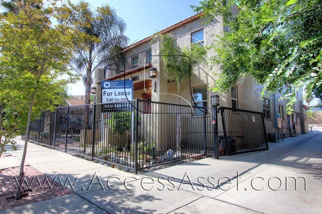 Building Photo - 226 E Peck St