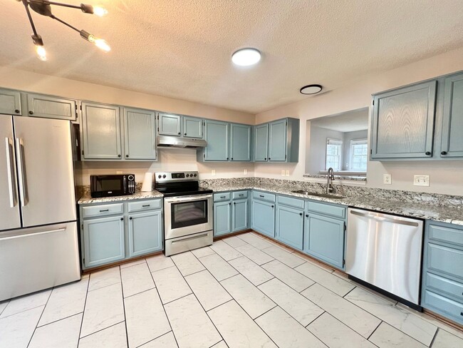 Foto del edificio - Charming 3BD, 2.5BA Apex Townhome with a F...