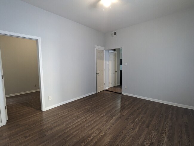 Foto del edificio - 1423 N Maplewood Ave