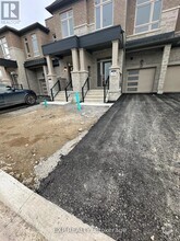 Building Photo - 35 Schmeltzer Cres
