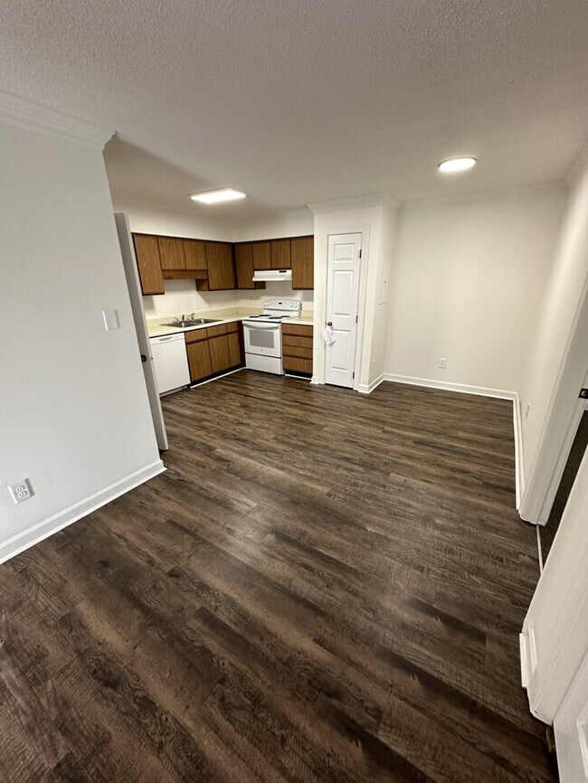 Building Photo - 3521 Ivy Commons Drive Unit# 102 is a 2-be...