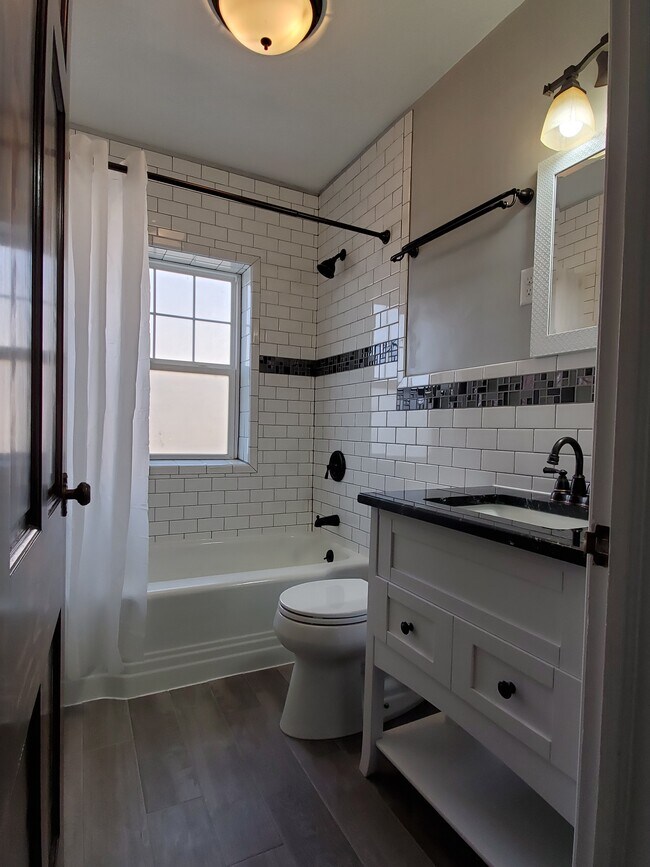 Building Photo - 138 Elmwood Dr