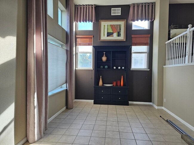 Foto del edificio - Modern Spacious Townhome in San Pablo