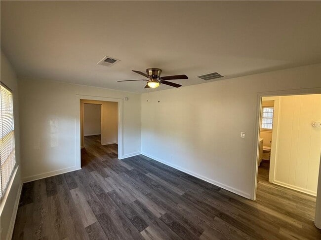 Building Photo - 828 Pamela Dr