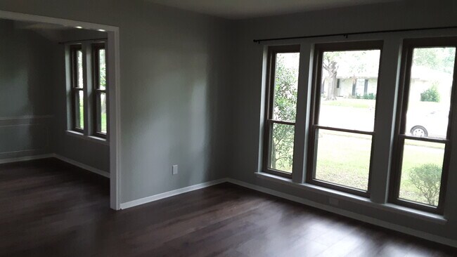 Formal Living Room - 15406 Baybrook Dr