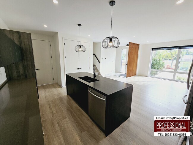 Photo du bâtiment - 16112 99 Av NW