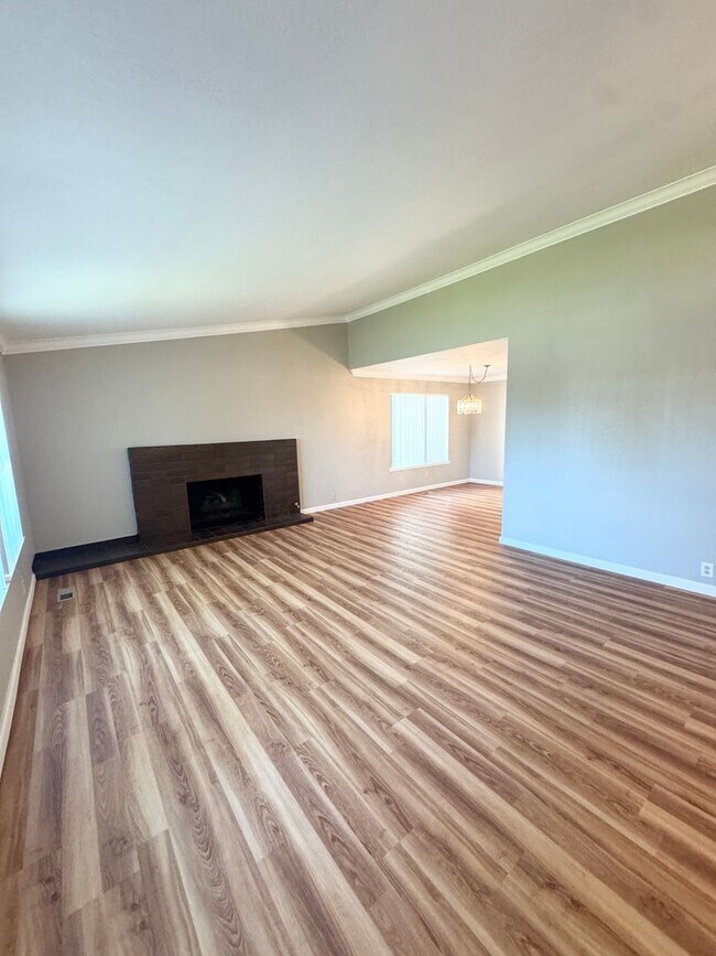 Foto del edificio - THREE BEDROOM TWO BATH  HOME in the Pocket/Greenhaven Area SEE VIDEO