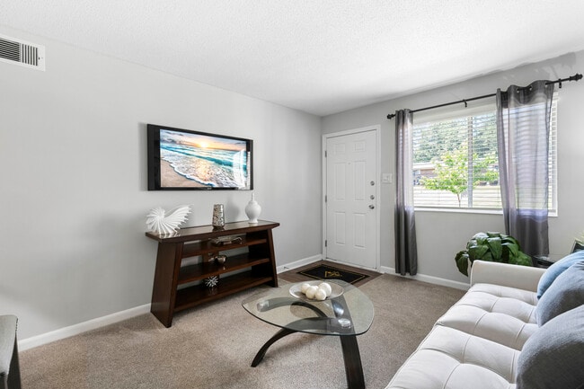 Photo - Ridgewood - Students save up to 10%! Apartments