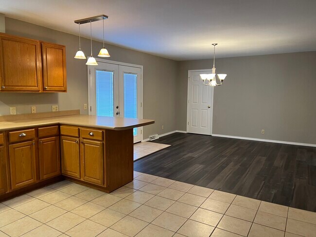 Kitchen-Dining Room - 3332 Cottonwood Dr