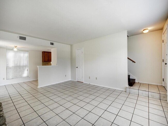 Foto del edificio - 6521 Hart Ln