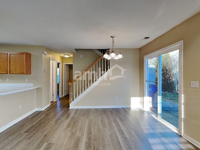 Foto del edificio - 8121 Wesley Farm Dr