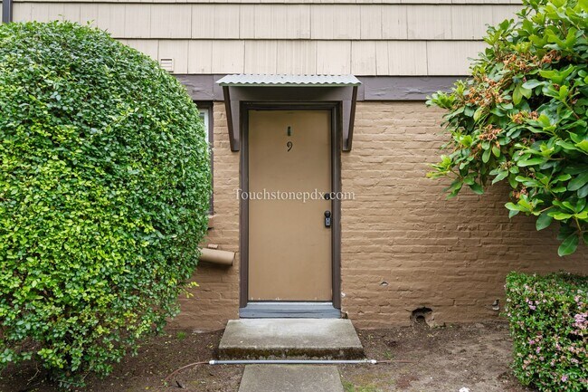 Building Photo - Welcoming 1 BD | 1 BA Conveniently Located...