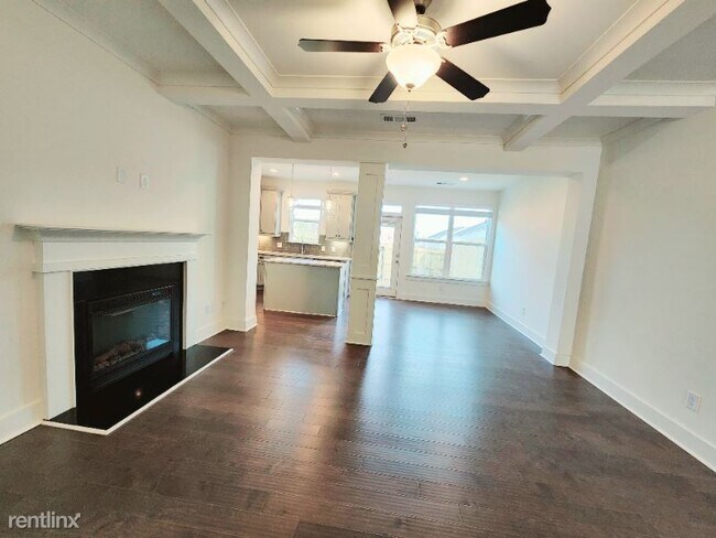 Building Photo - 3 br, 2.5 bath Townhome - 124 S Auburn Lan...