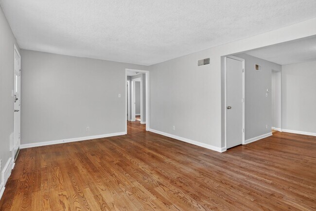 Foto del edificio - Your Next Home Awaits: 4BR/2BA in Desirable Prairie Village Location!