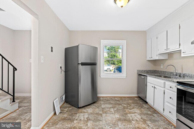 Building Photo - 25 Bentley Ct