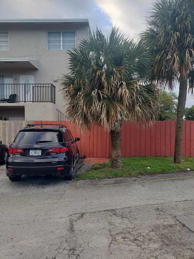 Photo - 15690 Southwest 82nd Circle Lane Apt #912, View West Condo, Miami, FL 33193 - 3 BR 2.5 BA Townhouse
