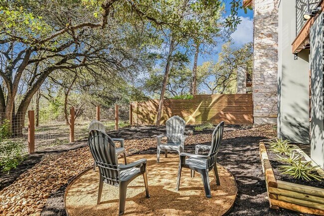 Foto del edificio - 8110 Ranch to Market Rd 2222