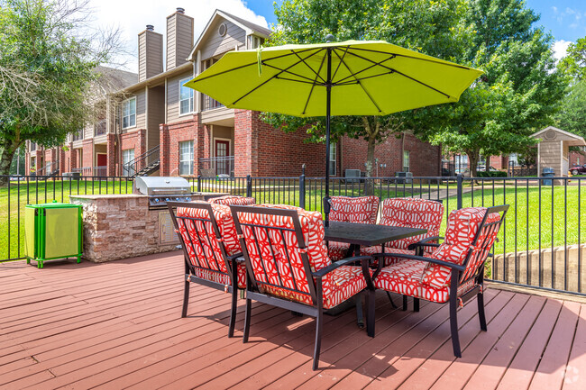 BBQ/Picnic Area - Summer Brook Apartments