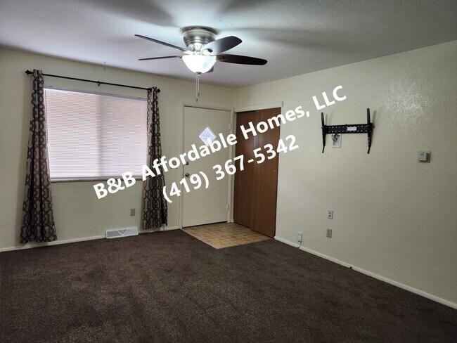 Livingroom - 6110 Hill Ave