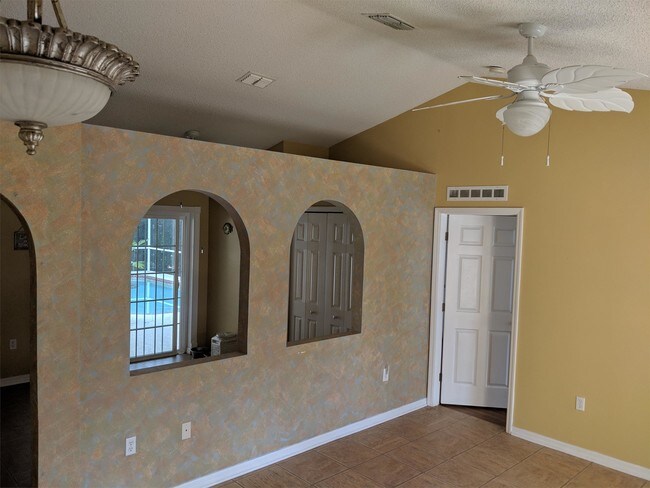 Building Photo - 8517 N Tiny Lily Dr
