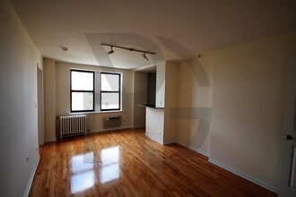 Building Photo - 5050 N Sheridan Rd