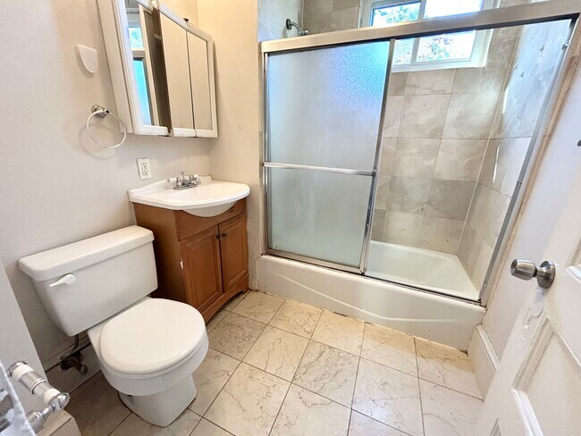 Foto del edificio - 112 Hillside St