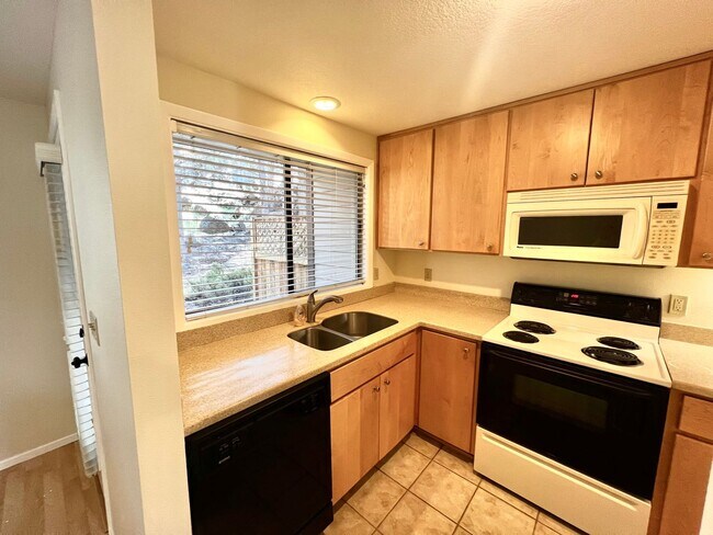 Foto del edificio - 2112 NW Harriman St