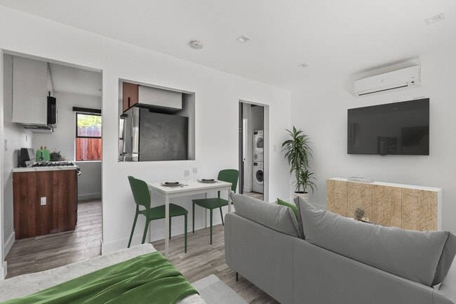 Foto del edificio - 2814 Sichel St