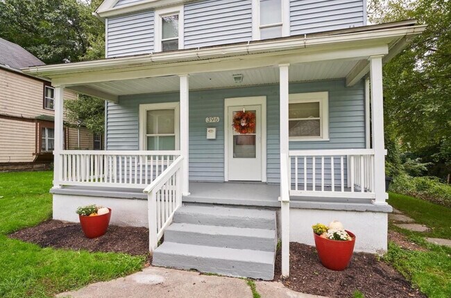 Building Photo - 396 Doyle St