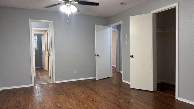 Foto del edificio - 7925 Grove Ridge Dr