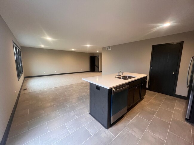 Foto del edificio - Four Bedroom Duplex in Caledonia!