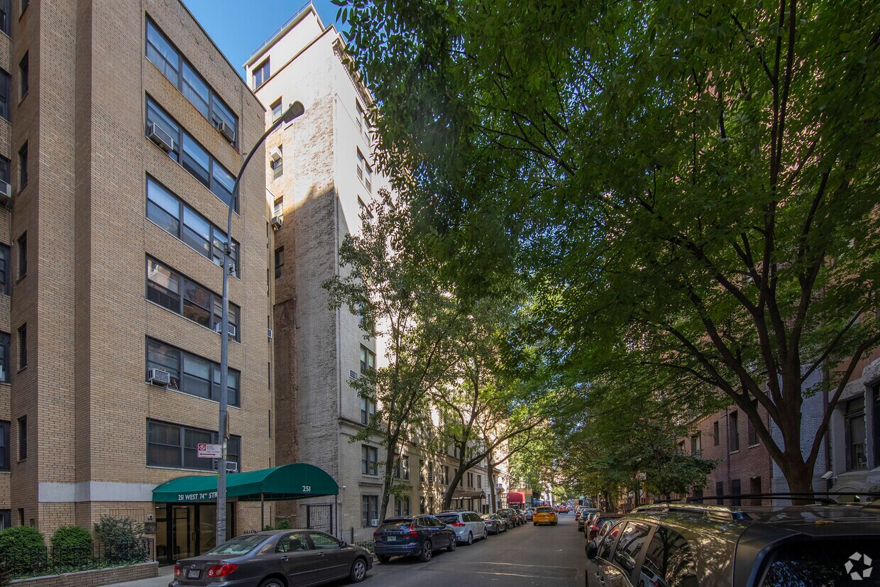 245 W 74th St New York, NY 10023 - Alfie Arms