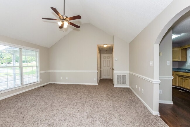 Foto del edificio - 544 Basswood Way