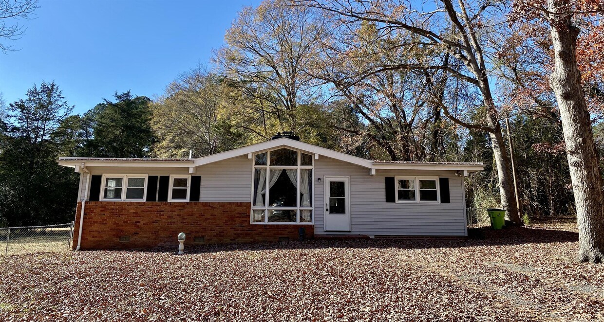 Primary Photo - 5617 Laurel Crest Dr