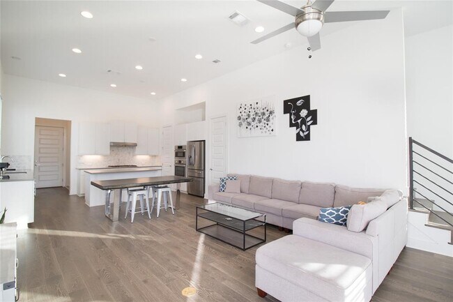 Building Photo - 6113 Sendero Hills Pkwy