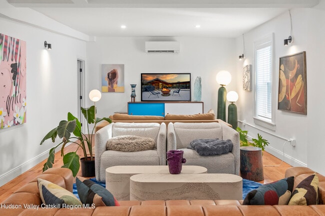 Building Photo - 417 Warren St