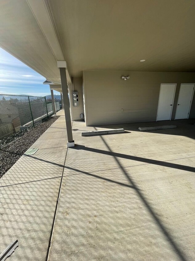 Primary Photo - Newer 2 bedroom 2 bath duplex