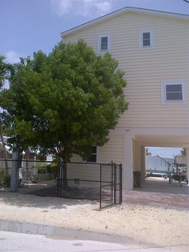 Primary Photo - 3 br, 2.5 bath House - 215 Allen Ave Casa ...