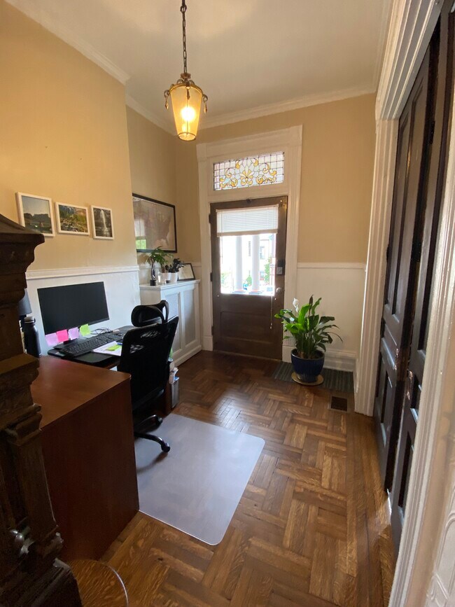 Foyer or office area - 410 Fairfield Ave