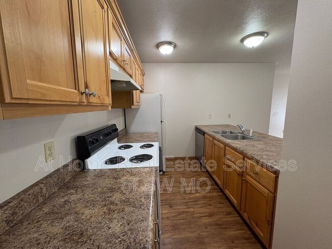 Building Photo - 638 S Kansas Ave