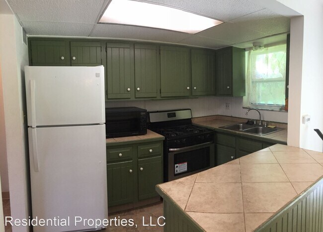 Building Photo - 3 br, 2 bath House - 133-B Connie Drive