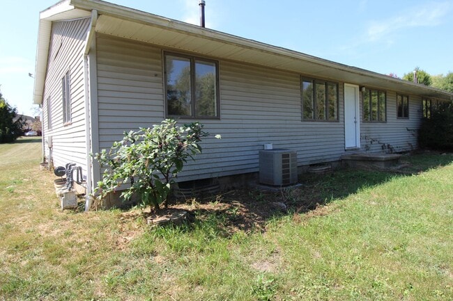 Building Photo - Two Bedroom Duplex