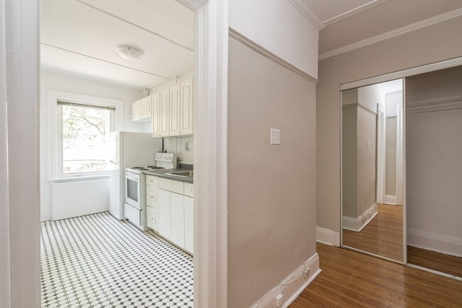 Building Photo - 100 Vaughan Rd