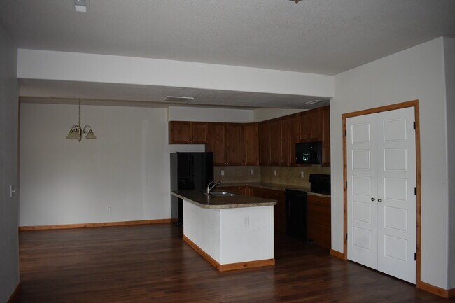Kitchen - 5108 W 20th Street Rd