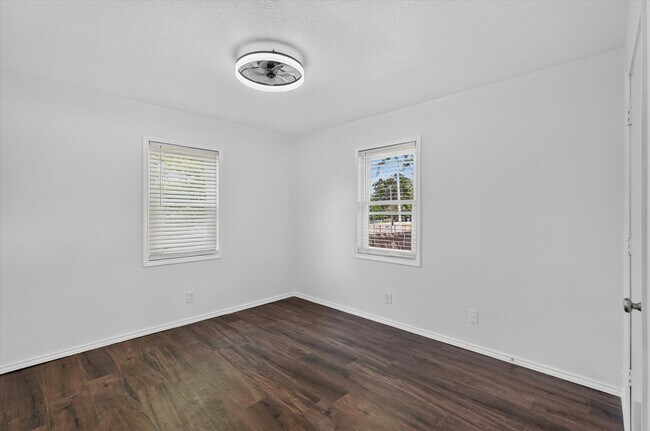 Foto del edificio - 815 Wilson Dr