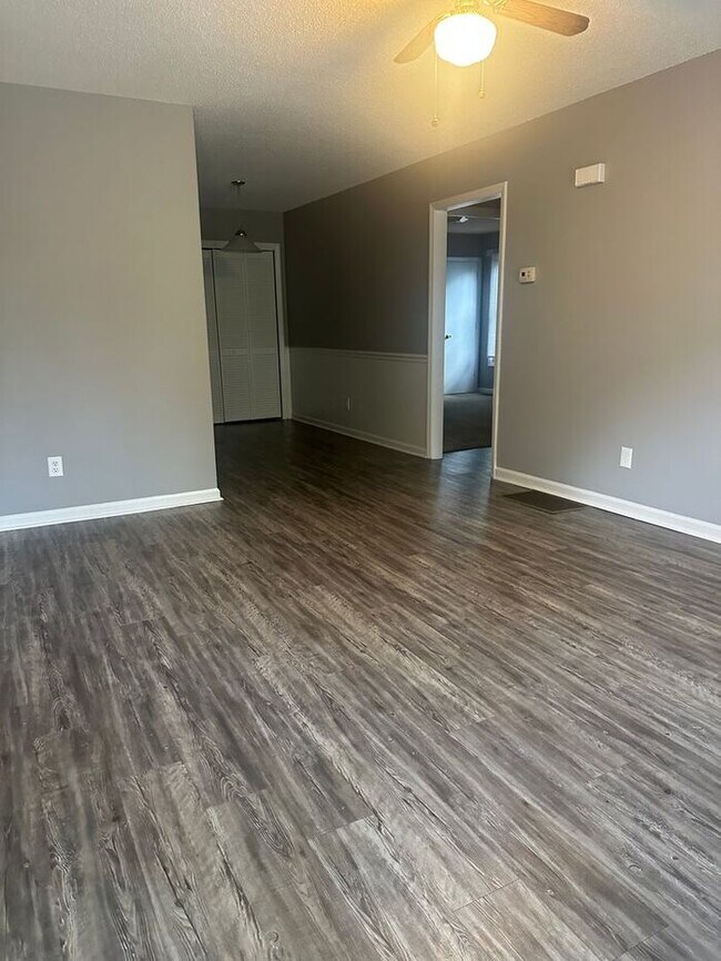 Building Photo - Shelton Place $1195, 2br/1.5ba Garden Styl...