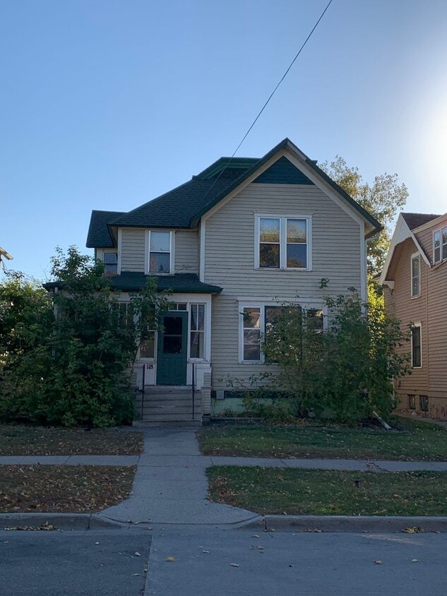 118 9th St S Unit 2, Fargo, ND 58103 Room for Rent in Fargo, ND